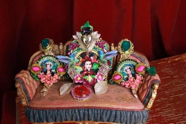 SOLD! 7670 Frida Kahlo Palette Hand Painted Birds Sacred Heart Huge Brooch - Image 3