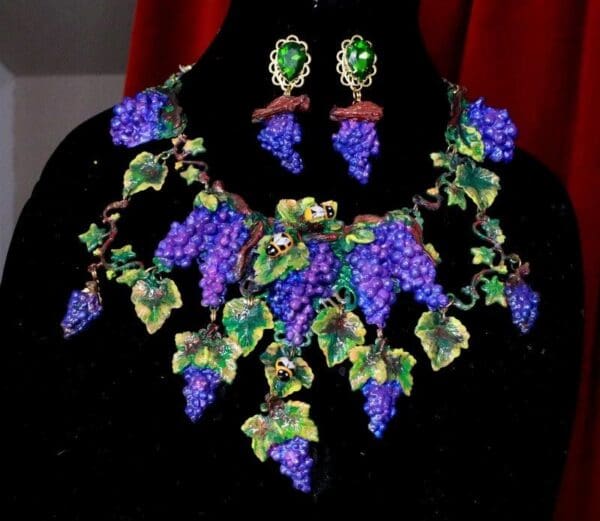 SOLD! 7657 Set Of Art Nouveau Hand Painted Vivid Grapes Bee Necklace+ Earrings - Image 2