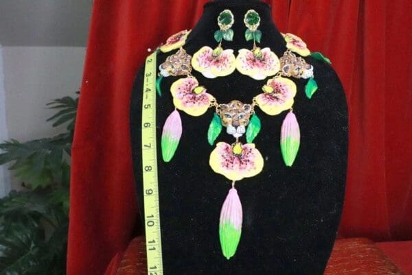 SOLD! 7704 Baroque Hand Painted 3 Leopards Orchids Massive Necklace - Image 5