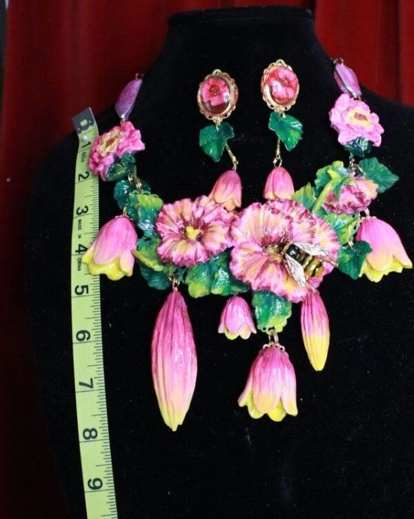 SOLD! 7726 Set Of 3D Effect Hand Painted Village Flowers Hibiscus Bee Massive Genuine Agates Statement Necklace+ Earrings - Image 4