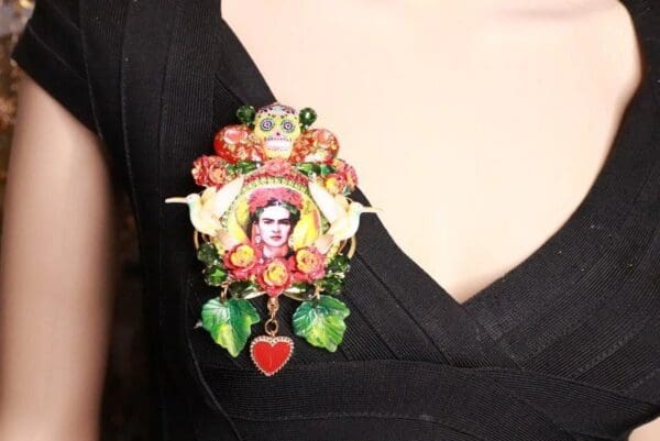 SOLD! 7727 Frida Kahlo Palette Hand Painted Birds Sacred Heart Huge Brooch - Image 4