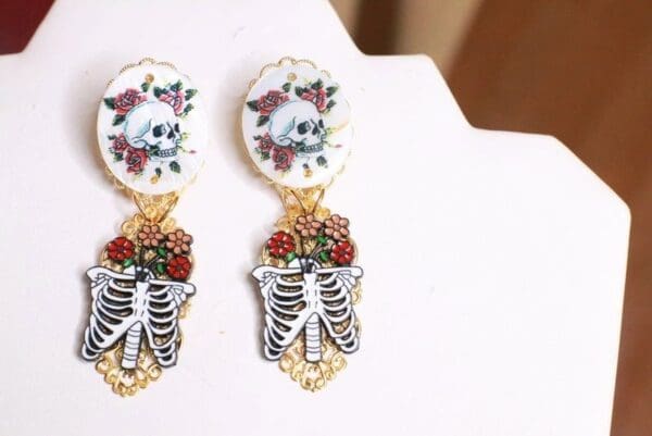 SOLD! 7731 Goth Blue Scull Pearl Enamel Earrings - Image 4