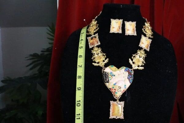 SOLD! 7736Set Of Gustav Klimt Carved Heart Frames Necklace+ Earrings - Image 7