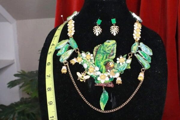 SOLD! 7737 Set Of Genuine Druzy Hand Painted Vivid Iguana Necklace+ Earrings - Image 3
