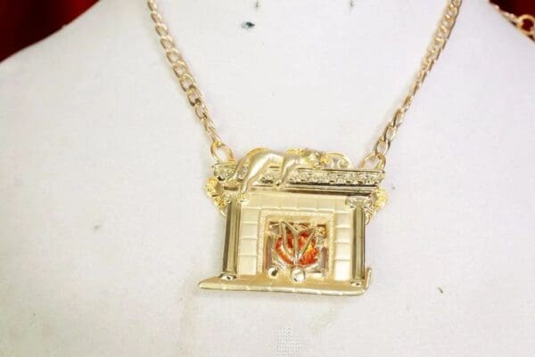 SOLD! 7749 Enamel Elegant Gold Tone Fireplace With A Cat Pendant - Image 3