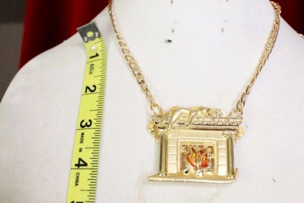SOLD! 7749 Enamel Elegant Gold Tone Fireplace With A Cat Pendant - Image 5