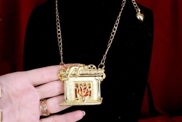 SOLD! 7749 Enamel Elegant Gold Tone Fireplace With A Cat Pendant - Image 6
