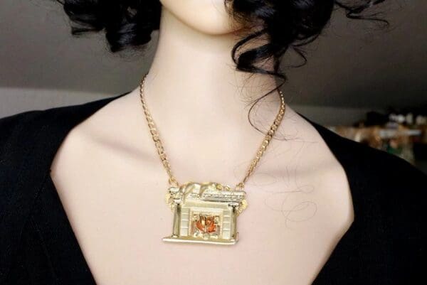 SOLD! 7749 Enamel Elegant Gold Tone Fireplace With A Cat Pendant - Image 4