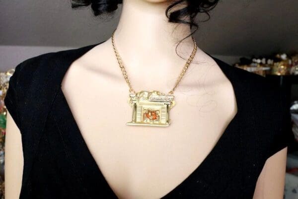 SOLD! 7749 Enamel Elegant Gold Tone Fireplace With A Cat Pendant - Image 7