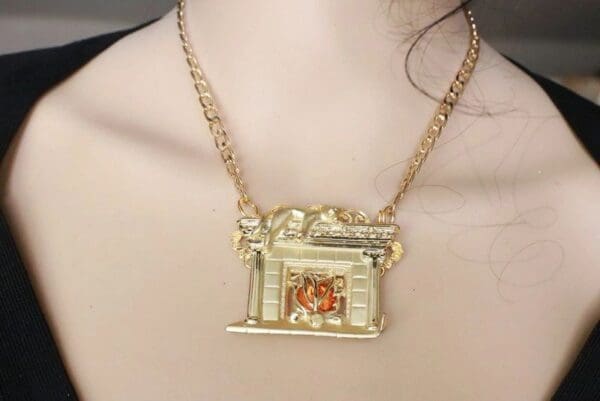 SOLD! 7749 Enamel Elegant Gold Tone Fireplace With A Cat Pendant - Image 8