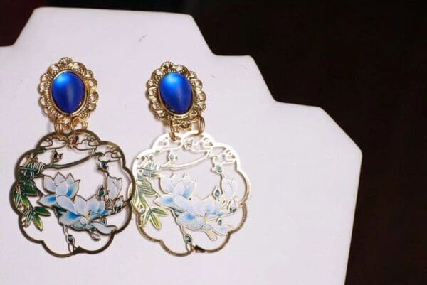 SOLD! 7760 Enamel Asian Style Leaf Super Light Weight Earrings Studs - Image 6