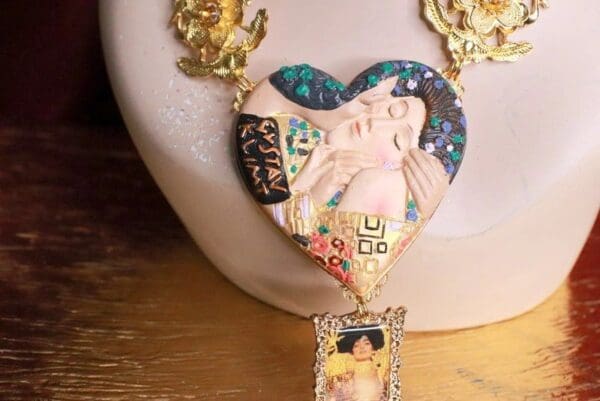 SOLD! 7766 Set Of Gustav Klimt Carved Heart Frames Necklace+ Earrings - Image 2