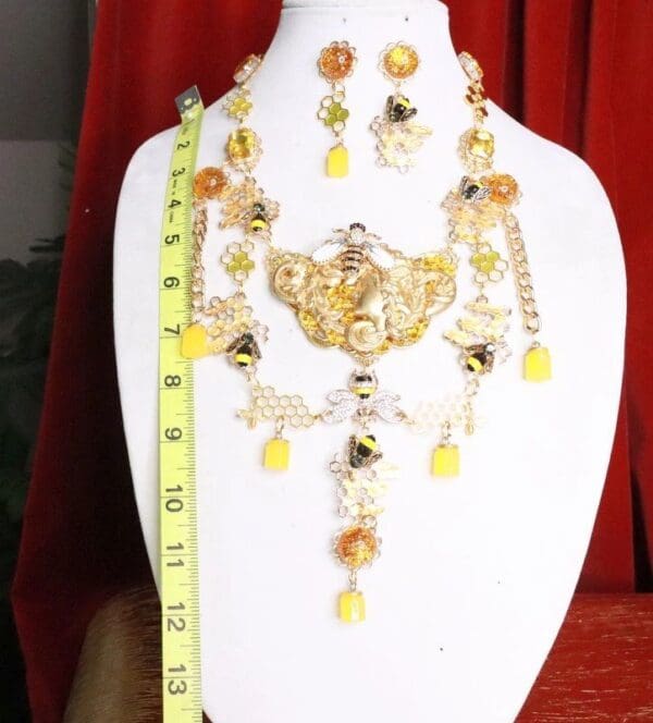 SOLD! 7767Set Of Art Deco Honey Queen Bee Baroque Necklace+ Earrings - Image 3