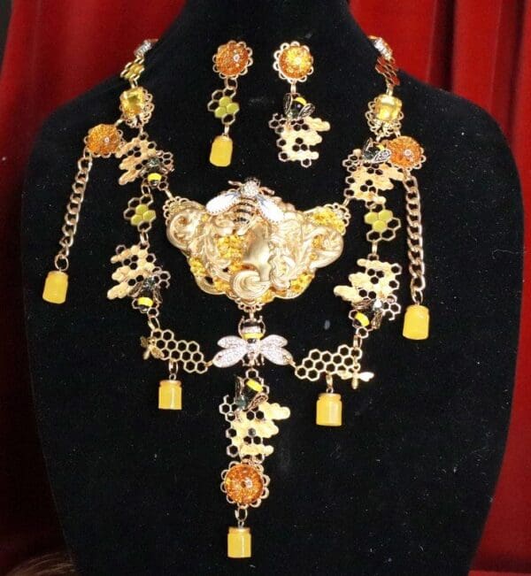 SOLD! 7767Set Of Art Deco Honey Queen Bee Baroque Necklace+ Earrings