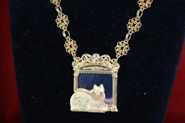 SOLD! 7804 Baroque Gold Tone Cat In A Mirror Elegant Pendant Necklace