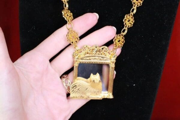 SOLD! 7804 Baroque Gold Tone Cat In A Mirror Elegant Pendant Necklace - Image 6