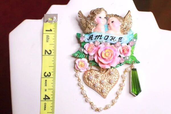 SOLD! 7877 Baroque Amore Cherubs Banner Roses Hand Painted Brooch - Image 6