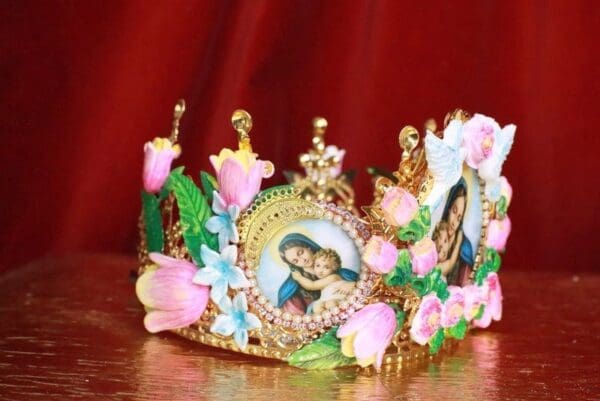 SOLD! 7927 Set Of Virgin Mary Madonna Crosses Sacred Heart Cameos Crown Tall Headband+ Earrings - Image 4