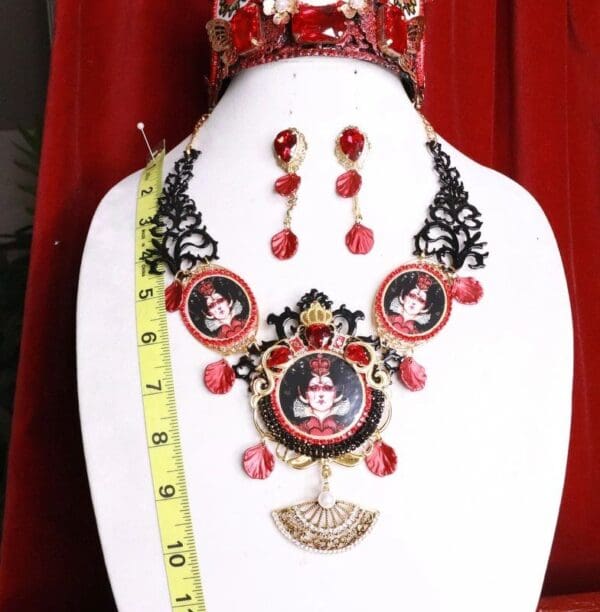 SOLD! 7956 Set Of Bloody Queen Of Hearts Halloween Cameo Necklace+ Earrings - Image 3