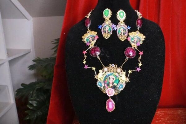 SOLD! 7996 Set Of Frida Kahlo Pastel Stars Monkey Necklace+ Earrings - Image 3