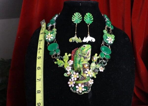SOLD! 8020 Set Of Genuine Zambian Emerald Hand Painted Vivid Iguana Necklace+ Earrings - Image 6