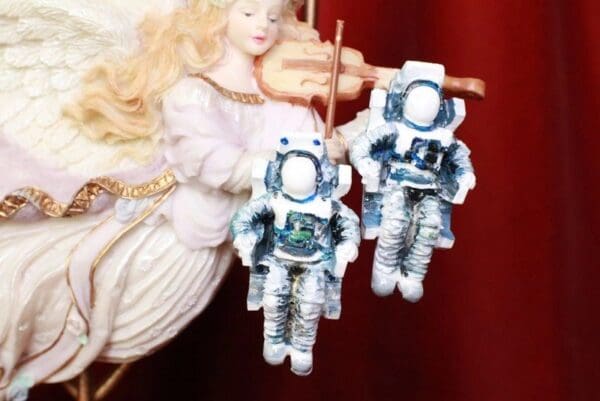 SOLD! 8048 Celestial 3D Effect Astronauts Unusual Light Weight Earrings - Image 7