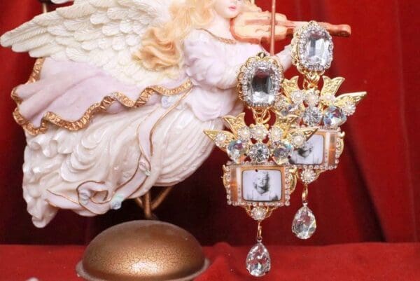 SOLD! 8067 Marilyn Monroe Tv Earrings Studs - Image 2