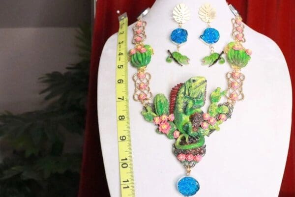 SOLD! 8069 Set Of Genuine Blue Quartz Hand Painted Vivid Iguana Necklace+ Earrings - Image 7