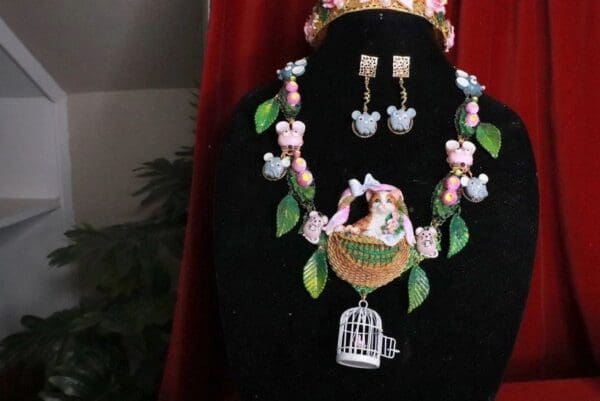 SOLD! 8144 Set Of Art Jewelry Hand Painted 3D Effect Kitty Cat Mise Statement Necklace+ Earrings - Image 7