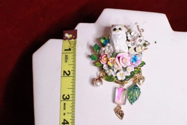 SOLD! 8179 Baroque Art Jewelry 3D Effect Lady-cat Mouse Brooch - Image 8
