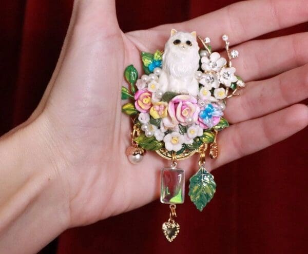 SOLD! 8179 Baroque Art Jewelry 3D Effect Lady-cat Mouse Brooch