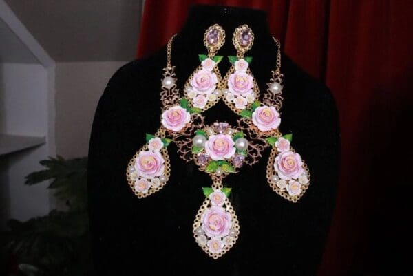 SOLD! 5927 Set Of Baroque Hand Painted Roses Pearl Necklace+ Earrings