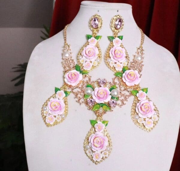 SOLD! 5927 Set Of Baroque Hand Painted Roses Pearl Necklace+ Earrings - Image 3