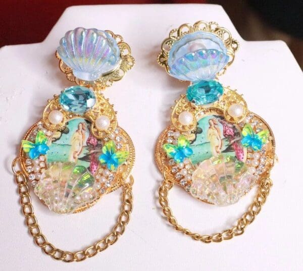 SOLD! 8214 Birth Of Venus Tall Shell Octopus Victorian Cameo Earrings Studs