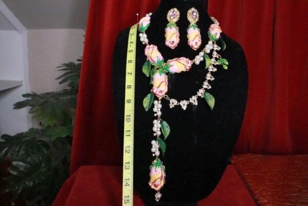 SOLD! 8217 Set Of Rose Flower Cabochon Pearl Necklace+ Earrings - Image 4
