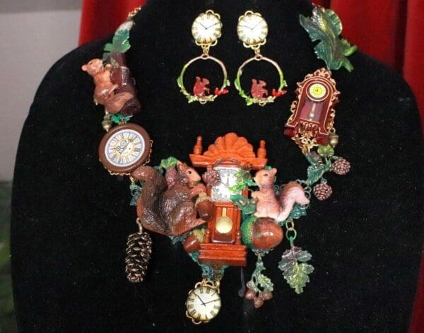 SOLD! 8218 Set Of Art Jewelry 3D Effect Squirrel Clock Oak Necklace+ Earrings - Image 3