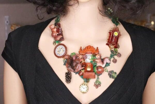 SOLD! 8218 Set Of Art Jewelry 3D Effect Squirrel Clock Oak Necklace+ Earrings - Image 2