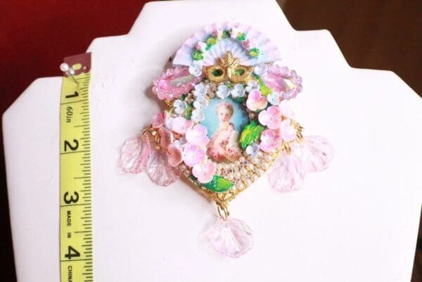 SOLD! 8277 Young Marie Antoinette Fan Pale Flowers Heart Huge Brooch - Image 3