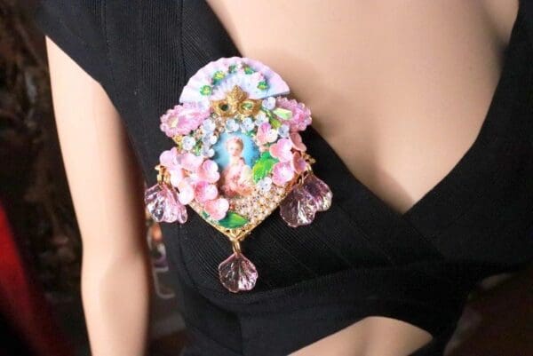 SOLD! 8277 Young Marie Antoinette Fan Pale Flowers Heart Huge Brooch - Image 9