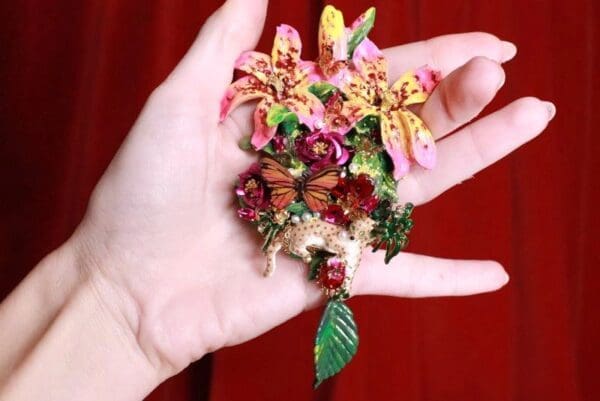 SOLD! 8288 Art Jewelry Hand Painted 3D Effect Dona Anna Flowers Leopard Brooch - Image 3