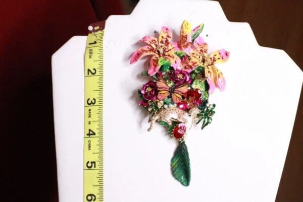 SOLD! 8288 Art Jewelry Hand Painted 3D Effect Dona Anna Flowers Leopard Brooch - Image 4