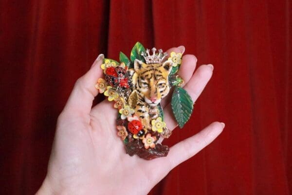 SOLD! 8290 Baroque 3D Effect Hand Painted Vivid Tiger Mom's Love Unique Brooch - Image 7