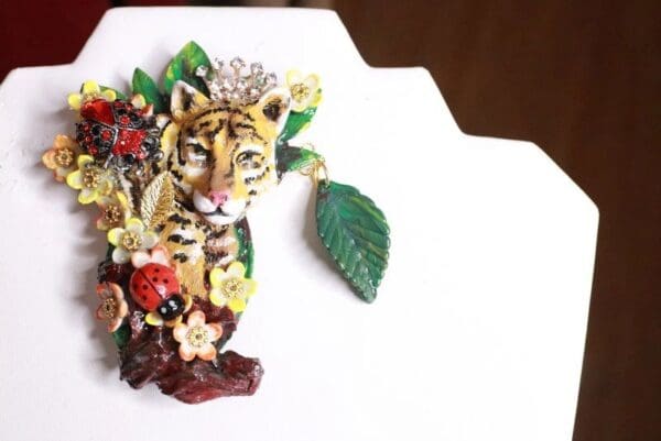 SOLD! 8290 Baroque 3D Effect Hand Painted Vivid Tiger Mom's Love Unique Brooch - Image 5