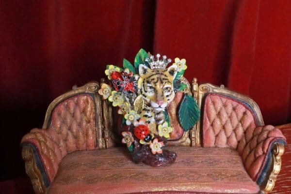 SOLD! 8290 Baroque 3D Effect Hand Painted Vivid Tiger Mom's Love Unique Brooch - Image 8