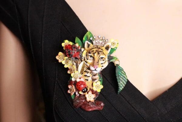 SOLD! 8290 Baroque 3D Effect Hand Painted Vivid Tiger Mom's Love Unique Brooch - Image 2