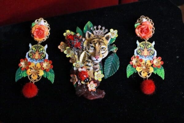 SOLD! 8290 Baroque 3D Effect Hand Painted Vivid Tiger Mom's Love Unique Brooch