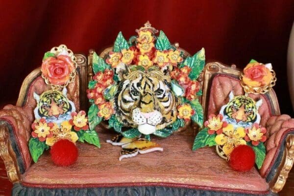 SOLD! 8292 Baroque 3D Effect Hand Painted Vivid Tiger Mom's Love Unique Brooch - Image 3