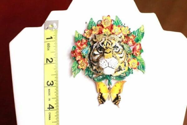 SOLD! 8292 Baroque 3D Effect Hand Painted Vivid Tiger Mom's Love Unique Brooch - Image 4