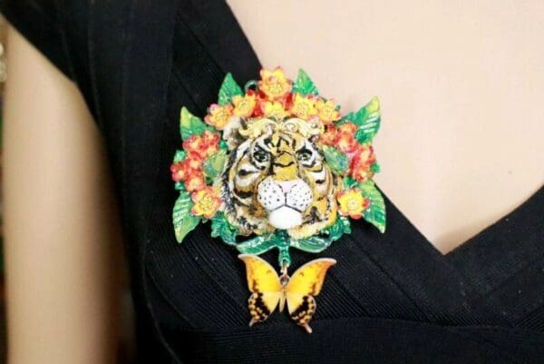 SOLD! 8292 Baroque 3D Effect Hand Painted Vivid Tiger Mom's Love Unique Brooch