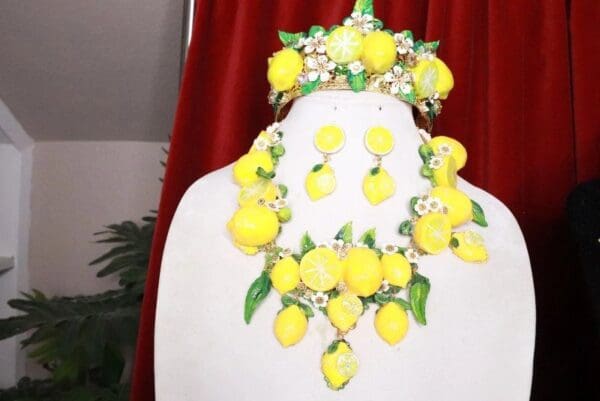 SOLD! 8341 Set Of Baroque 3D Effect Lemon Fruit Bee Statement Necklace+ Earrings - Image 2